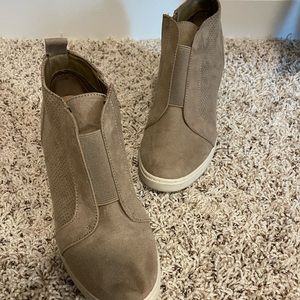 A new day wedge shoes